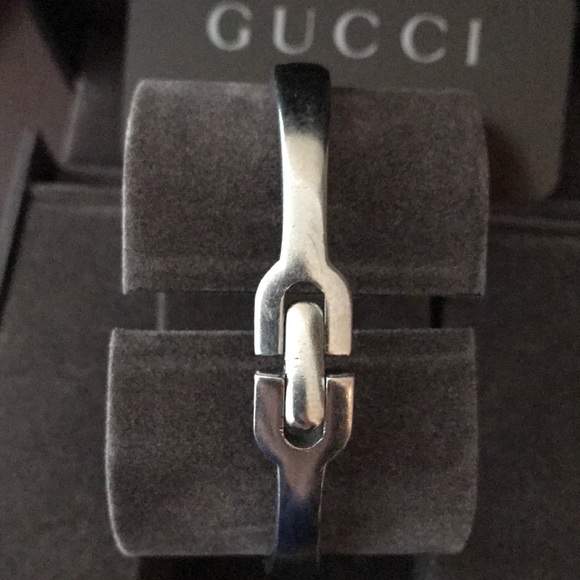 *Authentic* Gucci Ladies Bangle Bracelet Watch - Picture 3 of 8